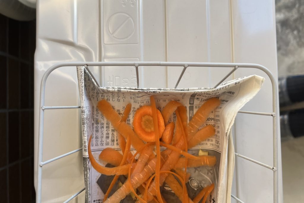 新聞紙の生ゴミ箱